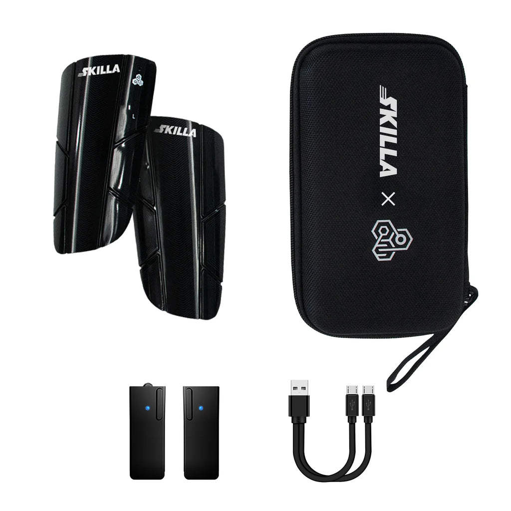 SKILLA Smart Shin Guards Set mit Schienbeinschonern, Sensoren, USB-Kabel und Transporttasche als Freisteller
